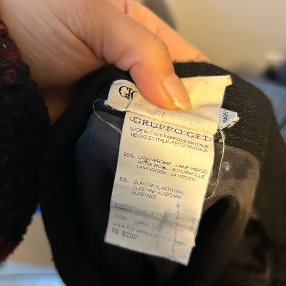 Giorgio Armani Classic Black Wool Pencil Skirt - Picture 3 of 6